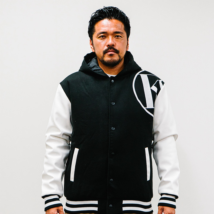 興梠慎三 "KS(感謝)をつたYELL"  スタジアムジャンパー/黒×白〈12月上旬〜12月12日までに順次発送〉