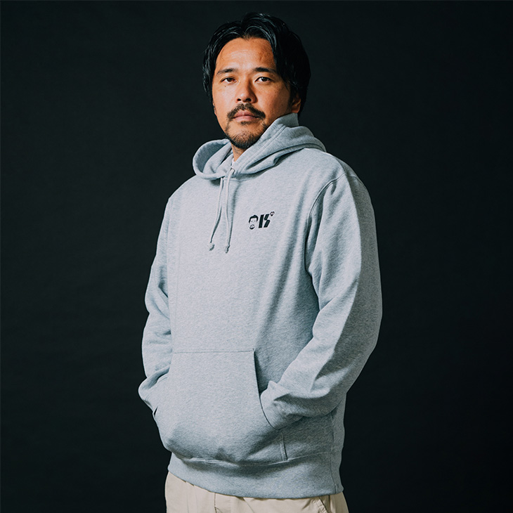 興梠慎三 "KS(感謝)をつたYELL" プルオーバーパーカー(KS)/グレー〈12月上旬〜12月12日までに順次発送〉