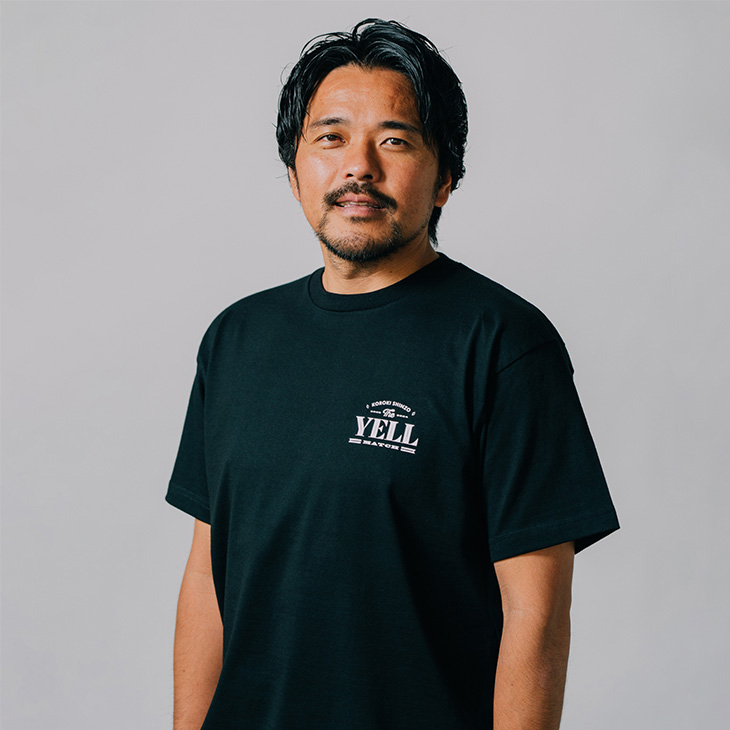 興梠慎三 "KS(感謝)をつたYELL"  Tシャツ(YELL)/黒〈12月上旬〜12月12日までに順次発送〉