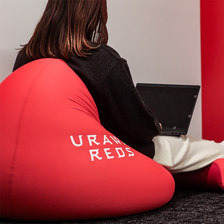 王様のビーズソファ〈2026年2月上旬より順次発送〉 | 浦和レッズ