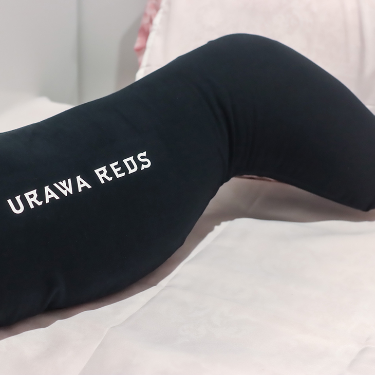 王様の抱き枕(カバー付き)/ブラック〈2026年2月上旬より順次発送〉