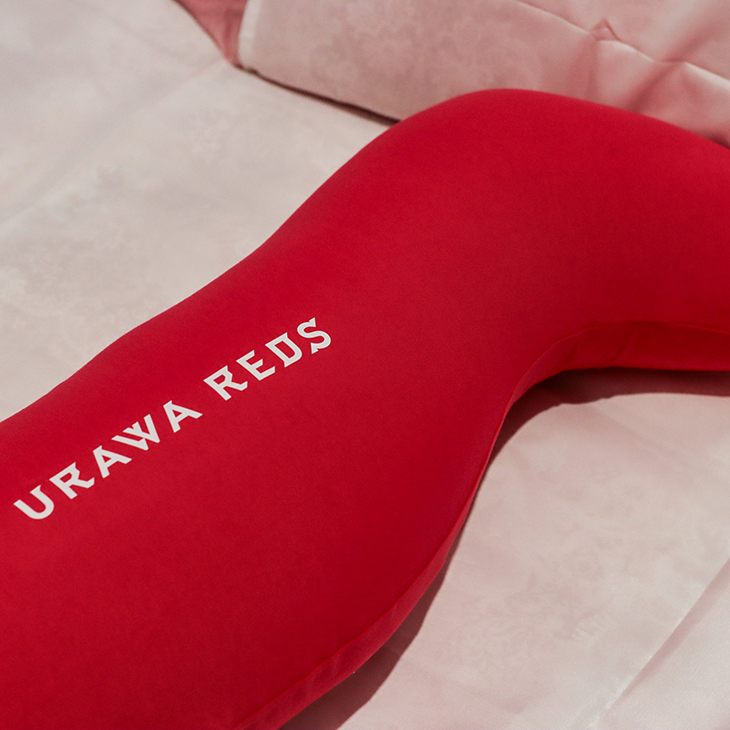 王様の抱き枕(カバー付き)/レッド〈2026年2月上旬より順次発送〉