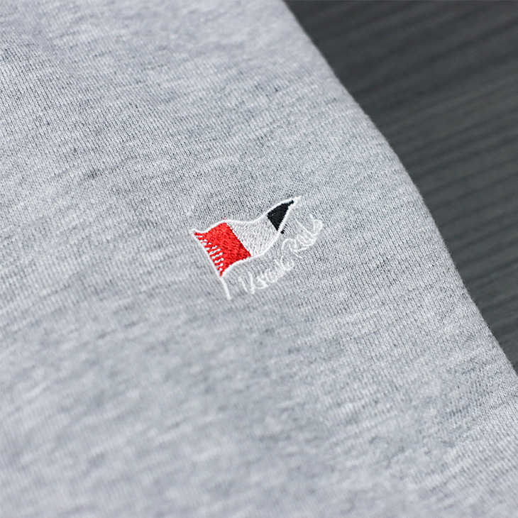 ワンポイントフラッグ刺繍トレーナー (ギフトボックス入り)/グレー