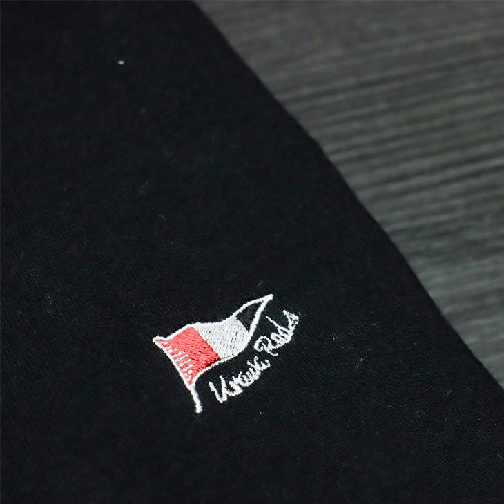 ワンポイントフラッグ刺繍トレーナー (ギフトボックス入り)/黒 | 浦和