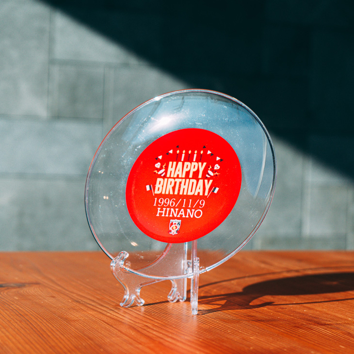 〔RC〕2026アニバーサリー プレート（スタンド付） (HAPPY BIRTHDAY）〈ご購入より約2週間前後でお届け〉