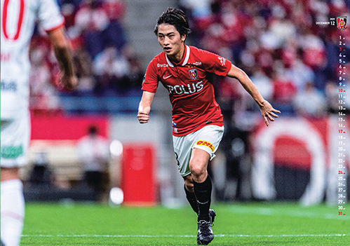 2023年のカレンダーも、試合前の緊張感のあるシーン、プレー中の選手たちの気迫のこもった表情など、臨場感と高揚感が沸き上がってくる、ハイグレードな写真をセレクトしました。
みなさまのお好み、それぞれの用途に合わせたカレンダーで、365日レッズとつながって、充実したレッズライフをお過ごしください。